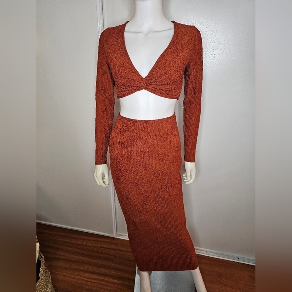 Dresses & Skirts - Womens Cropped Top w/ Midi Skirt Rust Burnt Orange Size XS Crinkled Material